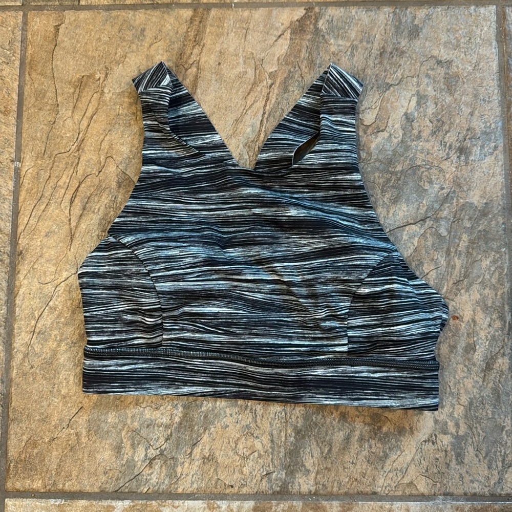 Lululemon high neck sports bra